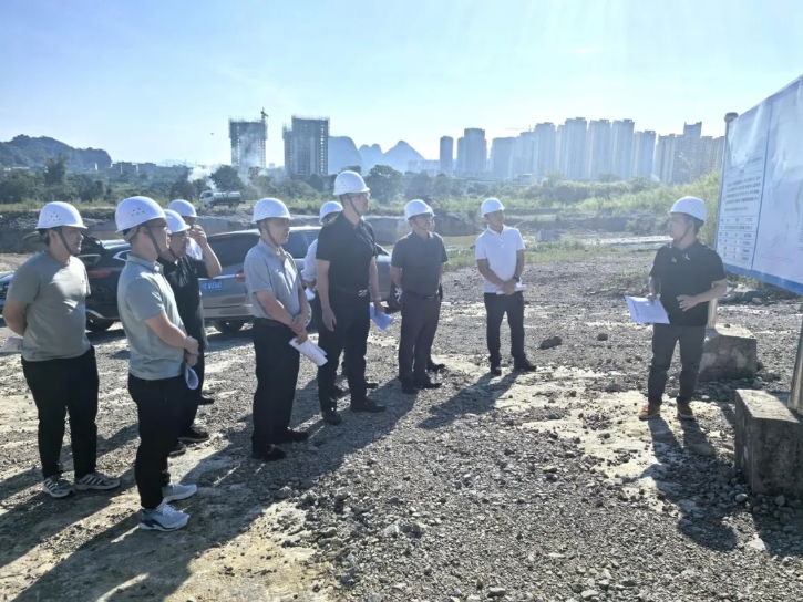 廣咨集團黨委書記、董事長劉展翔與外部董事一行到桂林漓江生態(tài)修復(fù)全咨項目調(diào)研